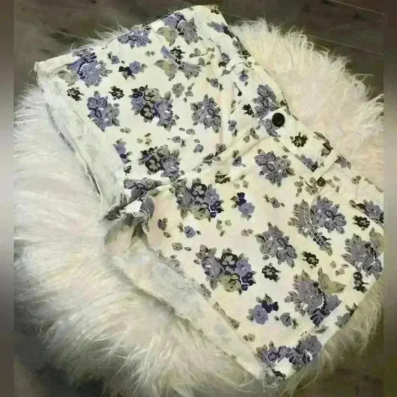 Adam Levine Floral Short - Picture 2 of 7